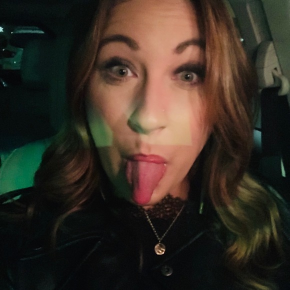 Meet your Posher - Picture 4 of 6